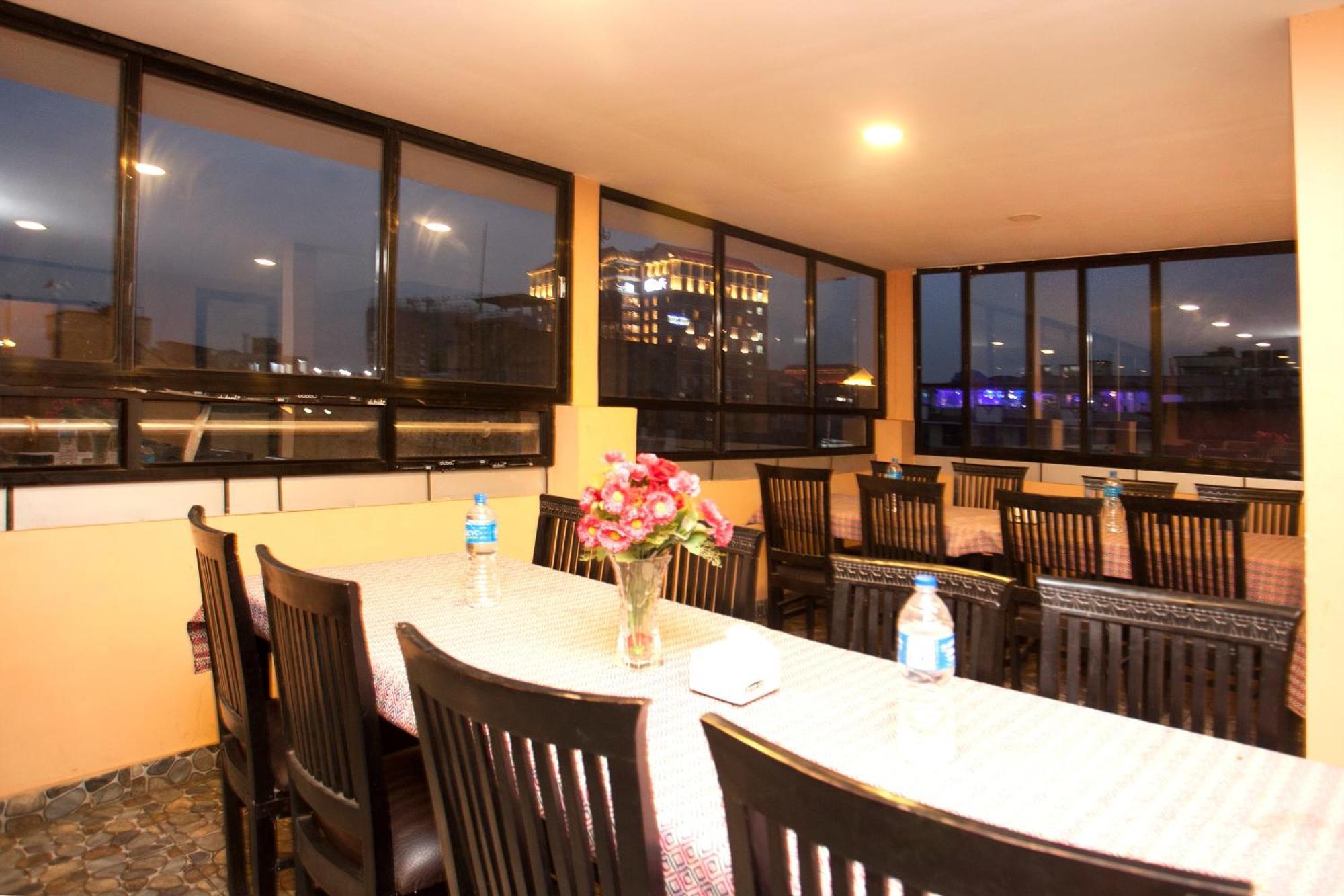 Kathmandu City Hotel Bagian luar foto
