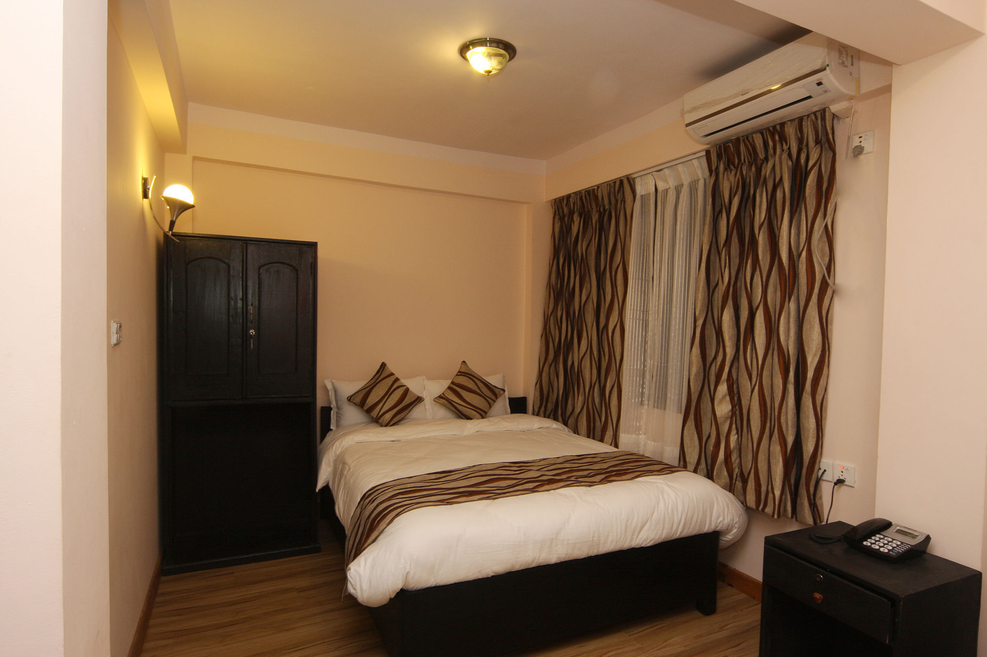 Kathmandu City Hotel Bagian luar foto