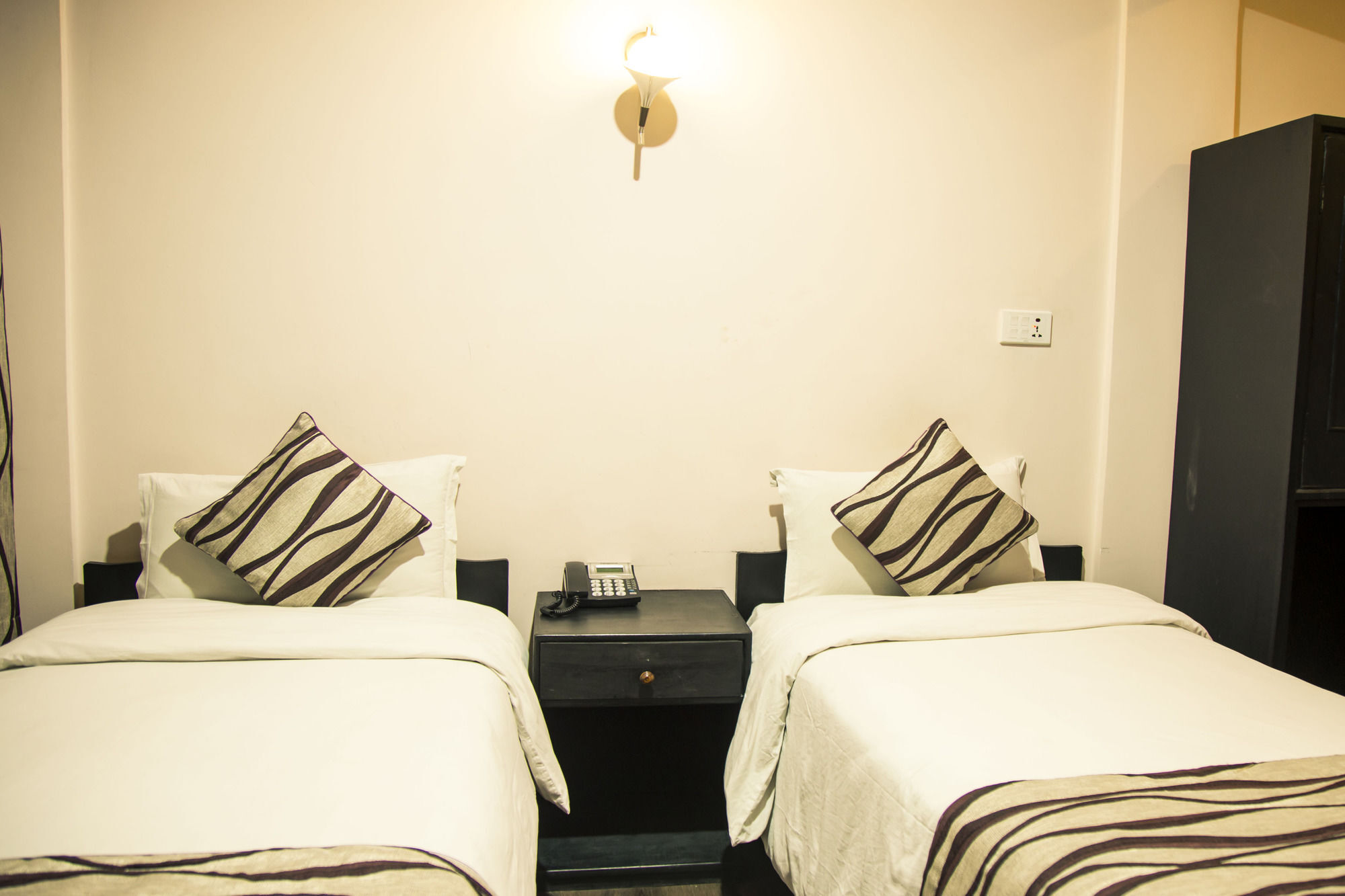 Kathmandu City Hotel Bagian luar foto