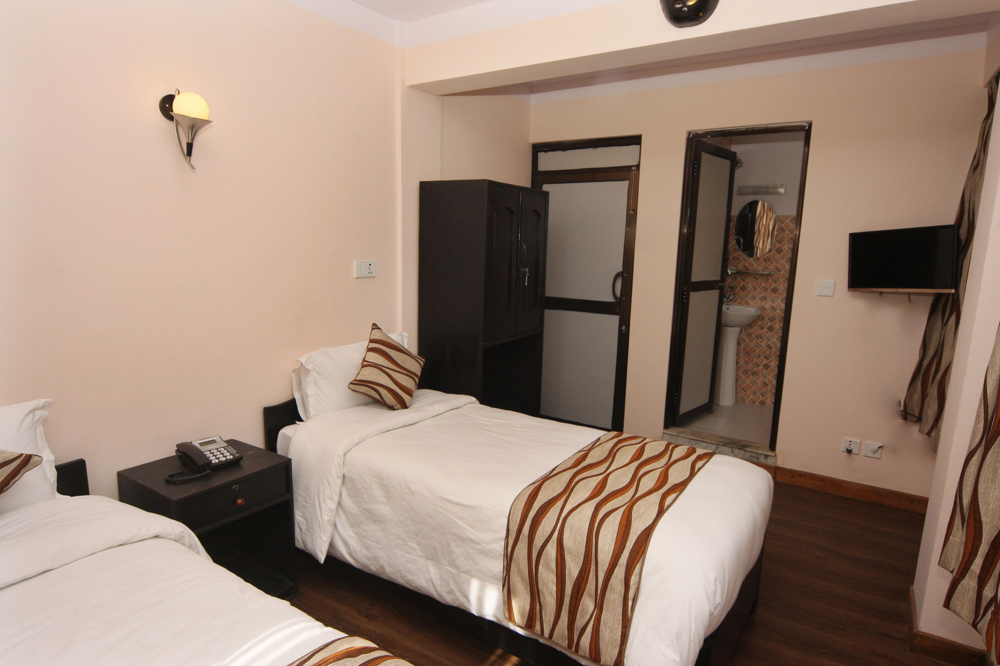 Kathmandu City Hotel Bagian luar foto